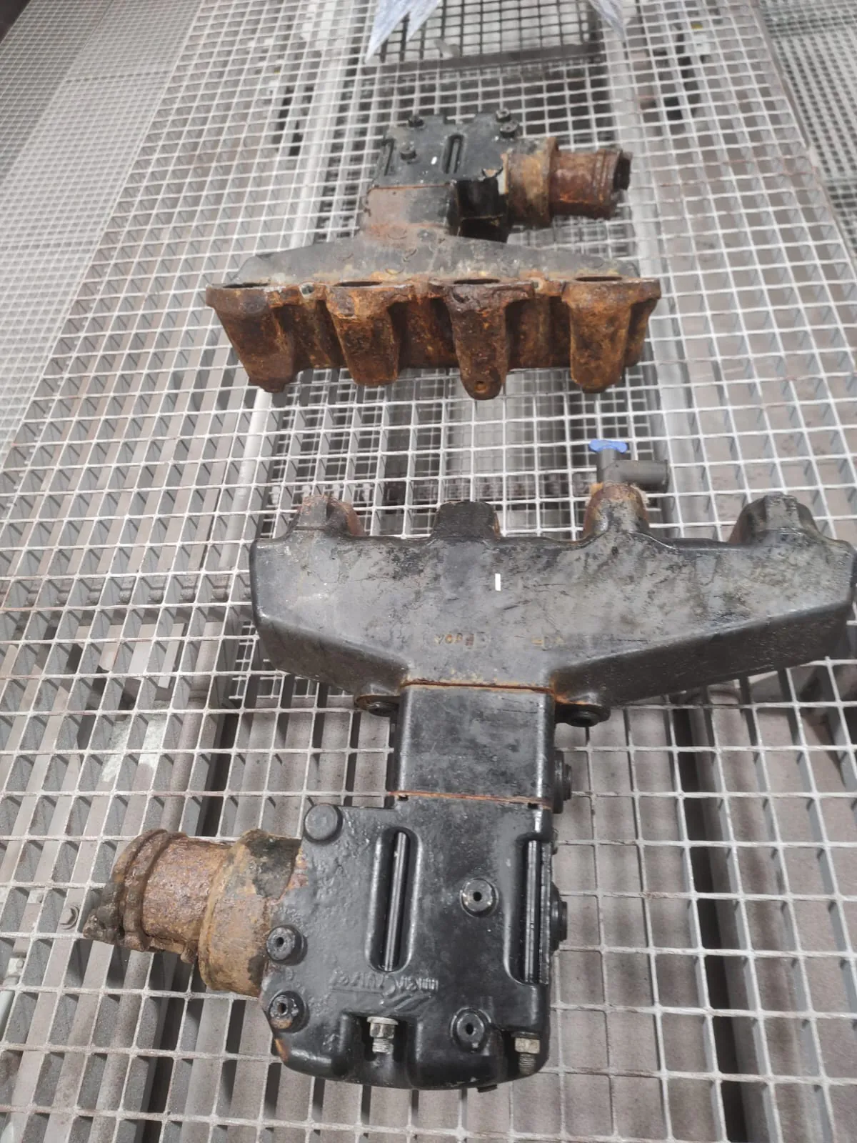 Piese motor & componente turnate — înainte de sablare